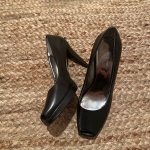 BLACK OPEN TOE HEELS